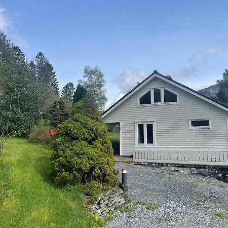 Spacious House With Fjordview * Lauvstad