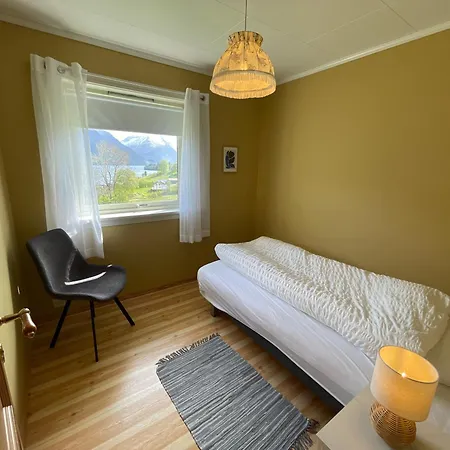 Spacious House With Fjordview Ferienhaus Lauvstad