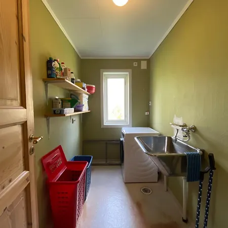 Spacious House With Fjordview * Lauvstad