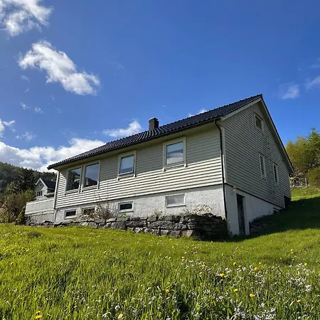 Spacious House With Fjordview 別荘 *