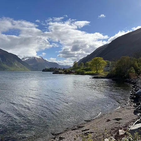 Spacious House With Fjordview * Lauvstad