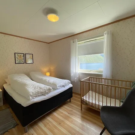 Spacious House With Fjordview Lauvstad
